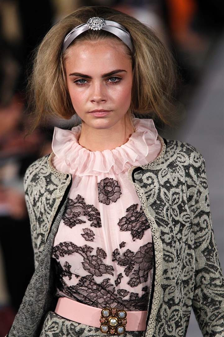 İngiliz model Cara Delevingne geçtiğimiz moda haftalarının önde gelen modellerindendi. 