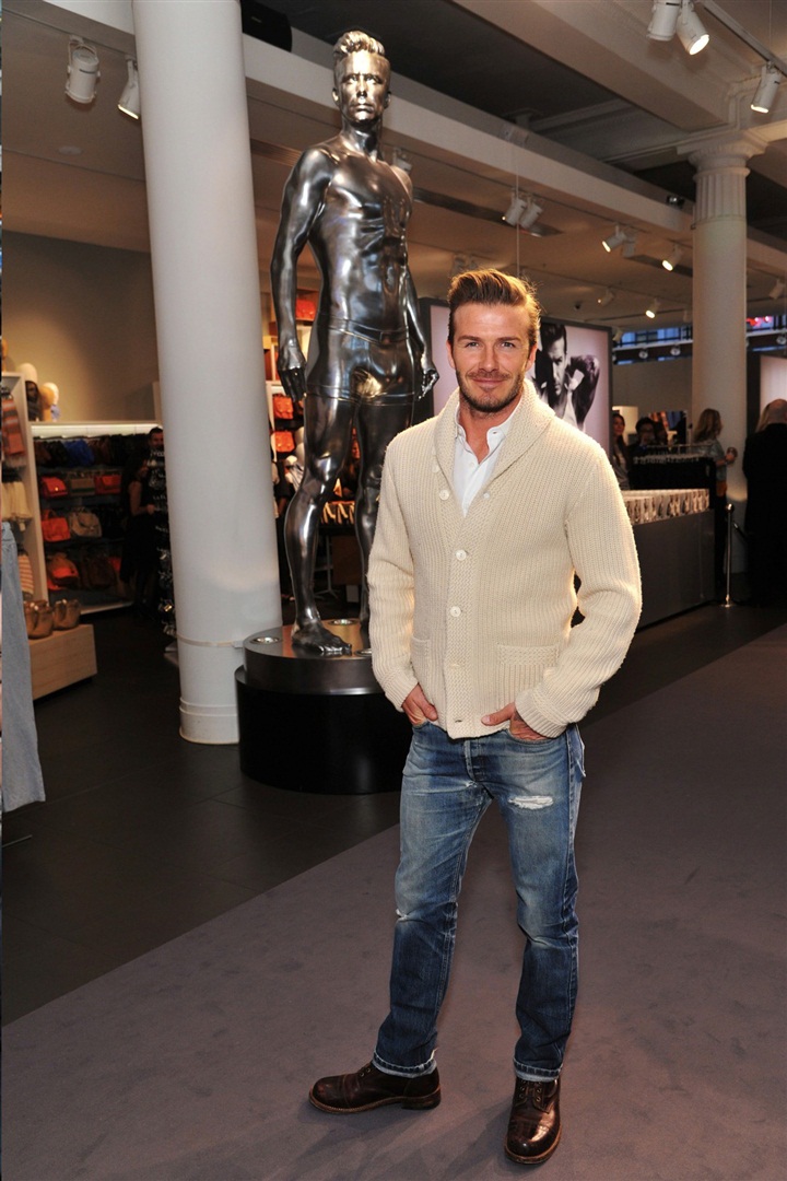 David Beckham Bodywear for H&M koleksiyonu bugün tüm dünyada satışa çıktı. 