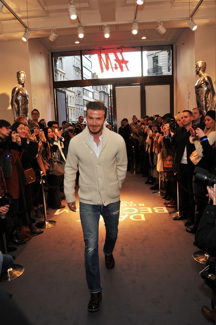 David Beckham Bodywear for H&M koleksiyonu bugün tüm dünyada satışa çıktı. 