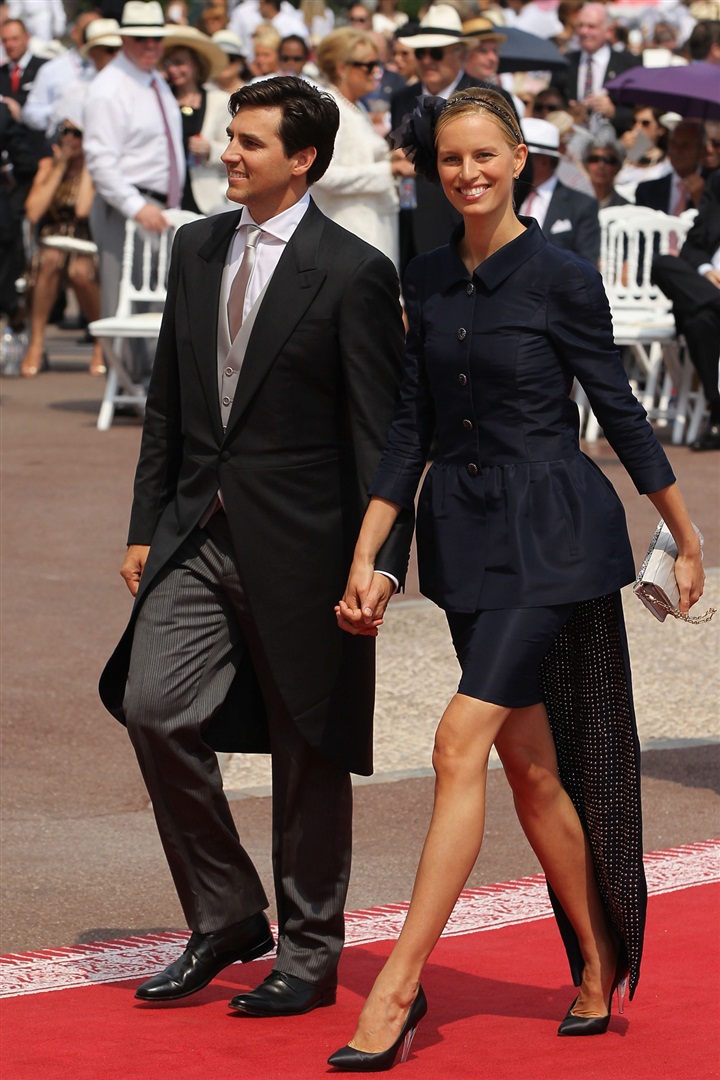 Monako Prensi II. Albert ve Güney Afrikalı olimpik yüzücü Charlene Wittstock evlendi.