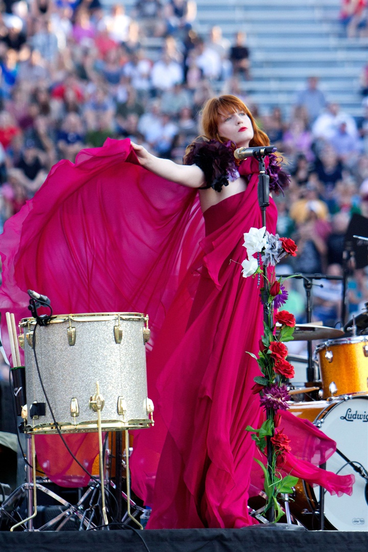 İngiltere'de gerçekleşen Glastonbury Festivali'nde yağmur-çamur bile eğlenceyi bölemedi.