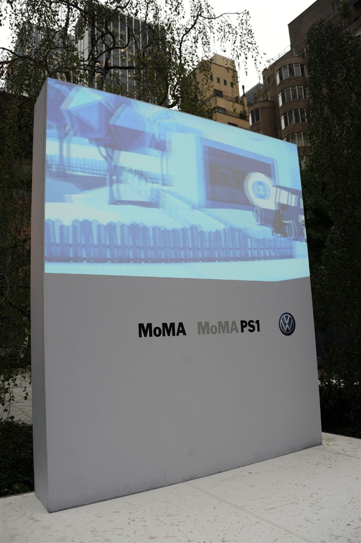 MoMa ve Volkswagen işbirliğinin kutlamasında farklı sektörlerden ünlü isimler vardı.