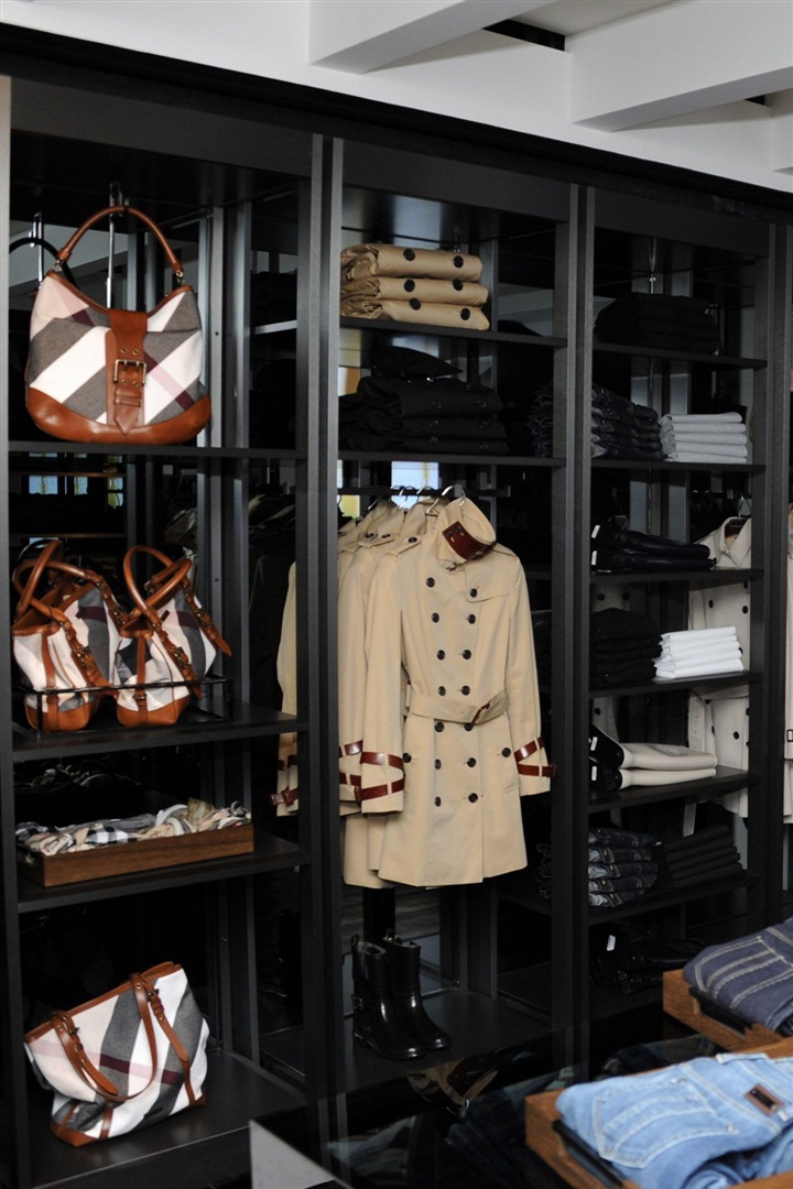 Burberry Brit'in Londra'daki yeni butiği müzik teması üzerine kuruldu.