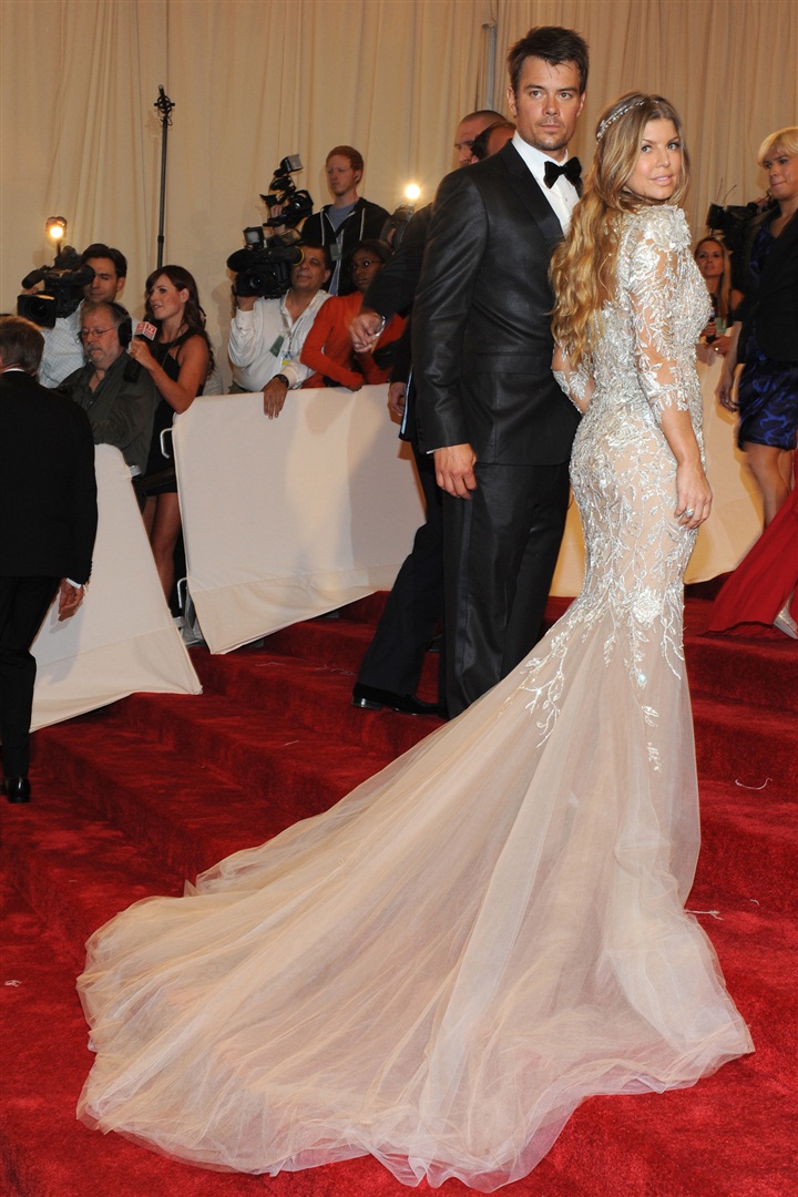 2011 MET Gala'nın gösterişli kostümlerine bir de farklı açıdan bakın.