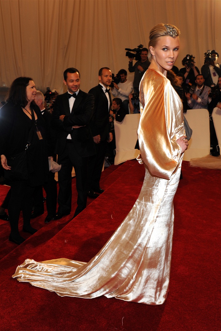 2011 MET Gala'nın gösterişli kostümlerine bir de farklı açıdan bakın.