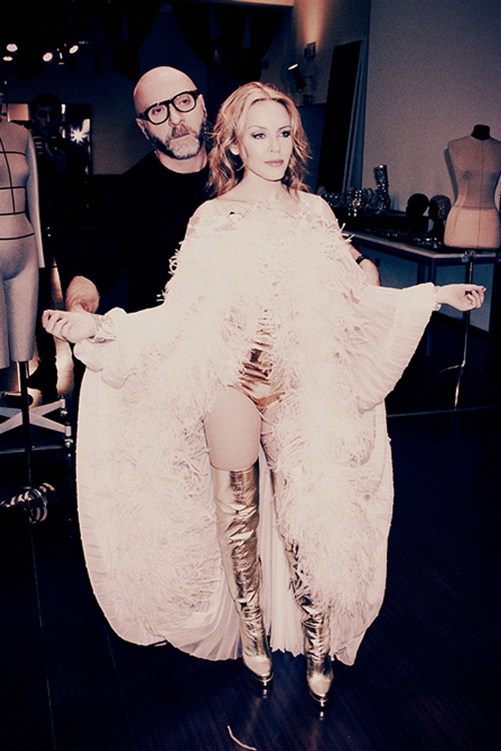 Kylie Minogue'un son turnesinin gardırobu Dolce&Gabbana'dan.