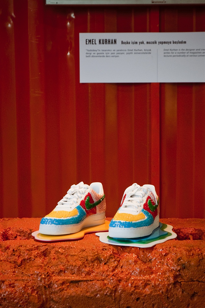 Tasarımcıların Nike Air Force One ayakkabıları yorumladığı sergi renkli bir partiyle sona erdi.