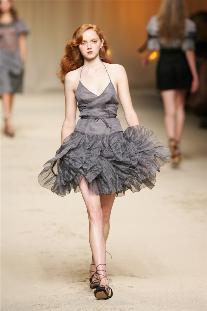Dr. Parnassus'un kızı rolündeki genç model Lily Cole beyazperdeye ısındı.