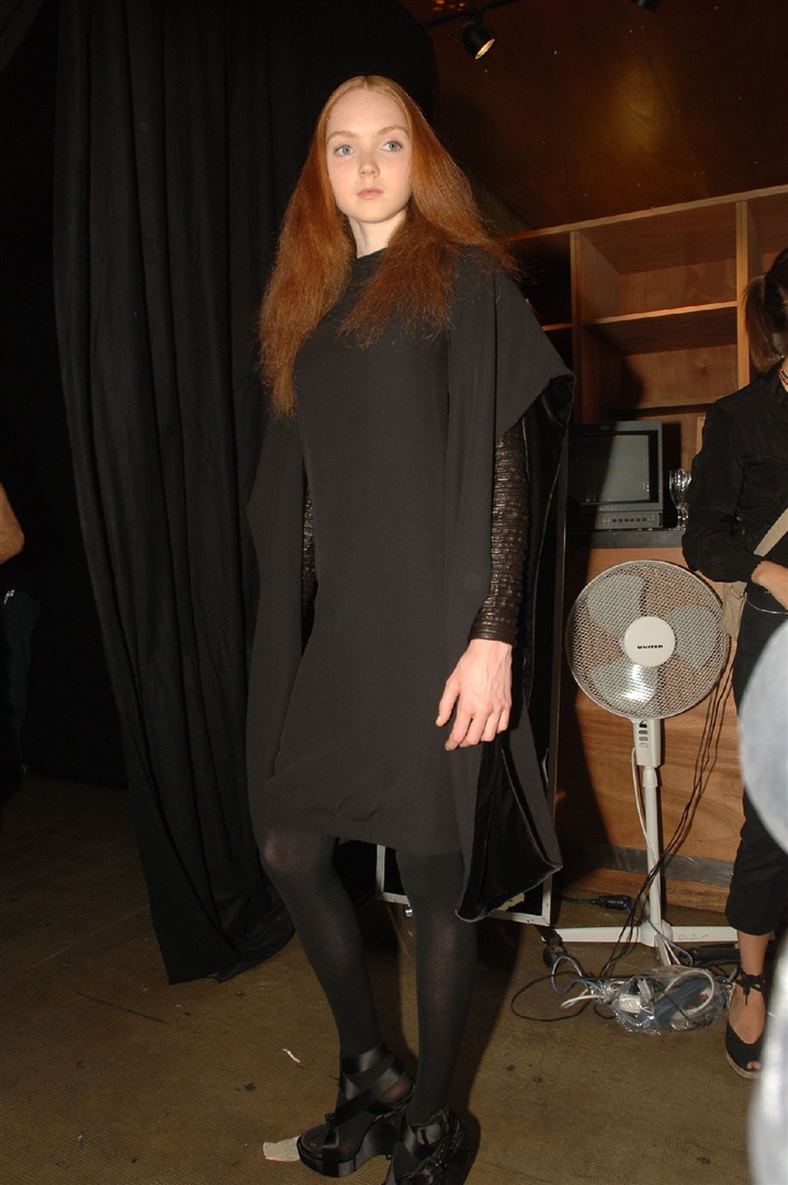 Dr. Parnassus'un kızı rolündeki genç model Lily Cole beyazperdeye ısındı.