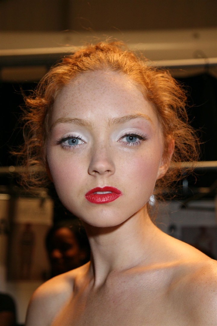 Dr. Parnassus'un kızı rolündeki genç model Lily Cole beyazperdeye ısındı.