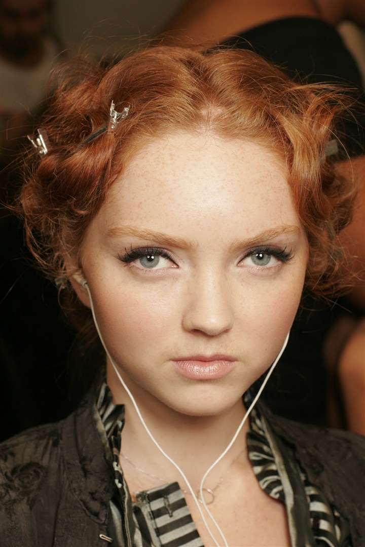 Dr. Parnassus'un kızı rolündeki genç model Lily Cole beyazperdeye ısındı.
