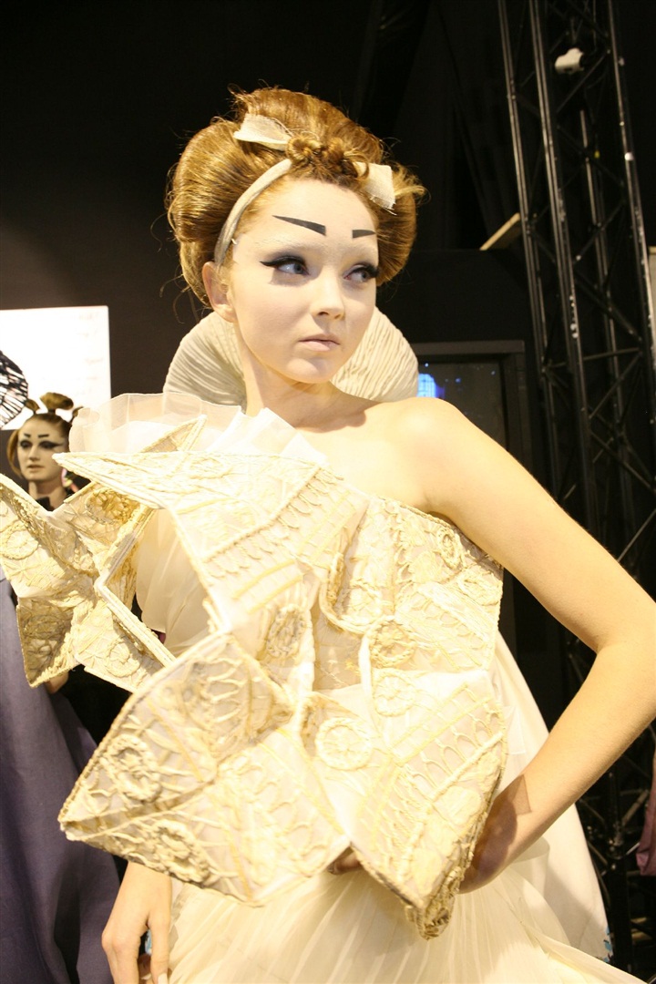Dr. Parnassus'un kızı rolündeki genç model Lily Cole beyazperdeye ısındı.