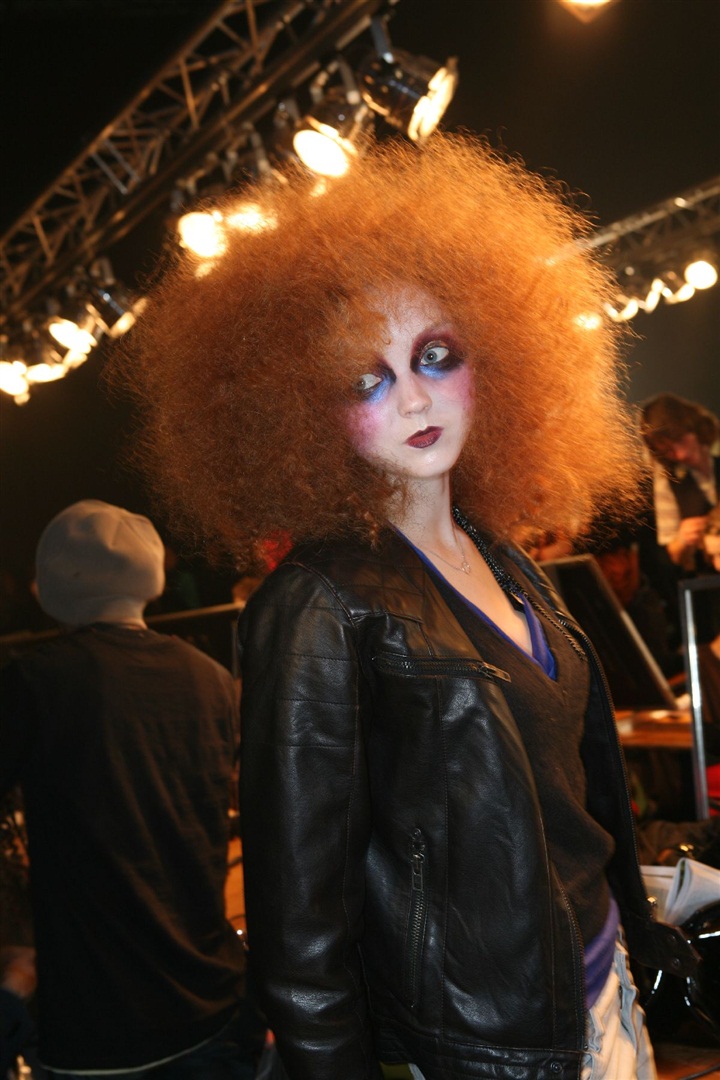 Dr. Parnassus'un kızı rolündeki genç model Lily Cole beyazperdeye ısındı.