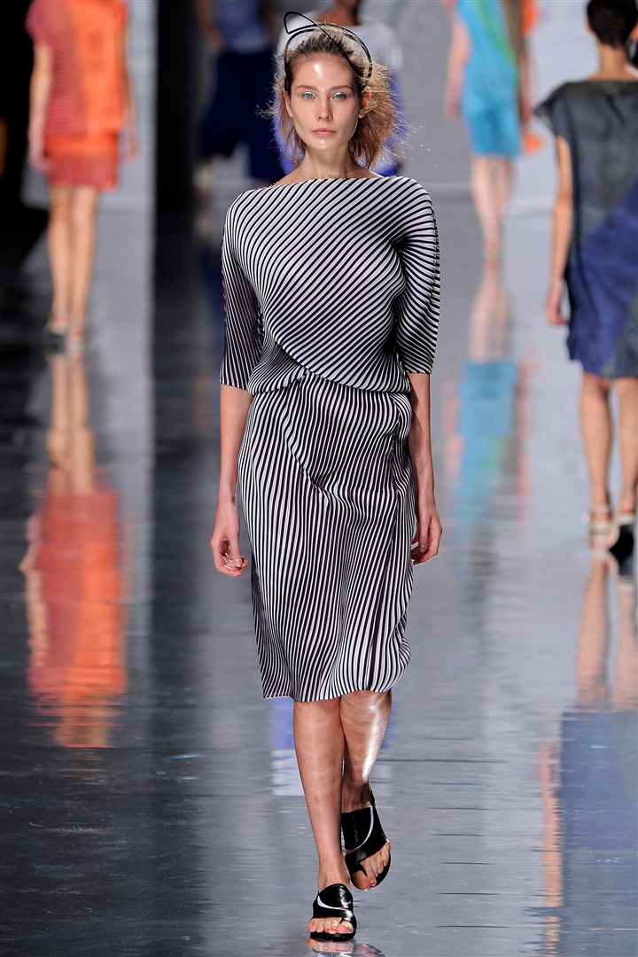 Issey Miyake 2013 İlkbahar/Yaz