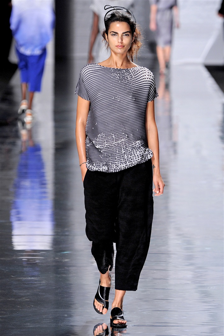 Issey Miyake 2013 İlkbahar/Yaz