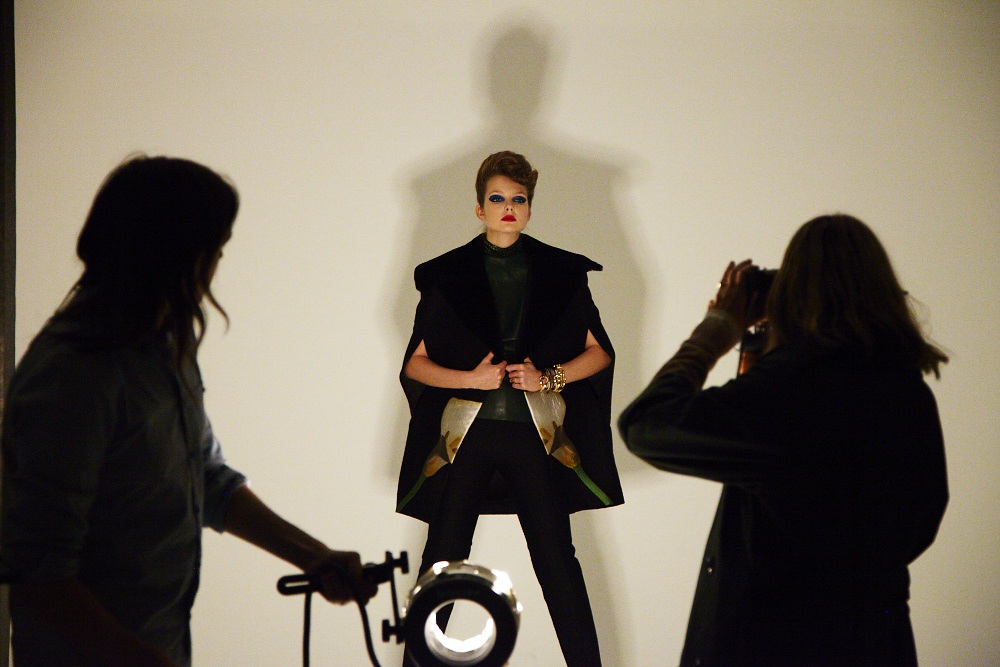 Çekim arkası: Eniko Mihalik Factory Girl oldu (Kasım 2012)