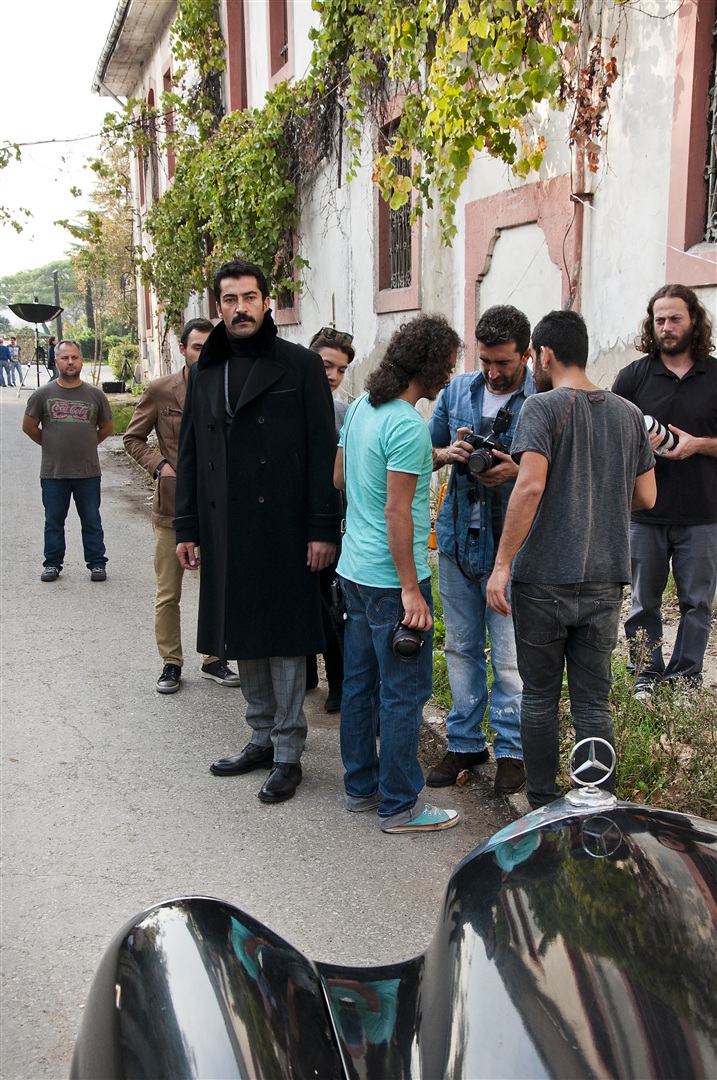 Çekim arkası: Yakışıklı, başarılı, karizmatik Kenan İmirzalıoğlu (Aralık 2012)