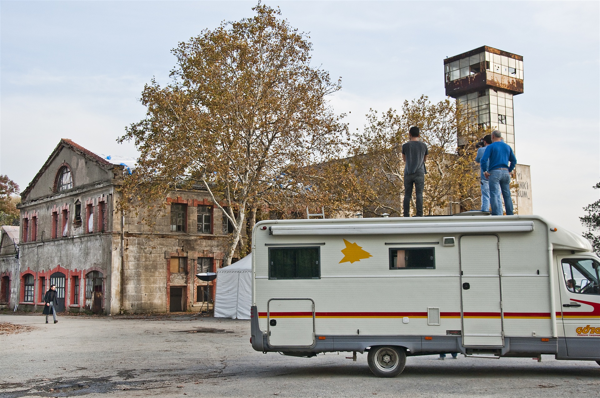 Çekim arkası: Yakışıklı, başarılı, karizmatik Kenan İmirzalıoğlu (Aralık 2012)
