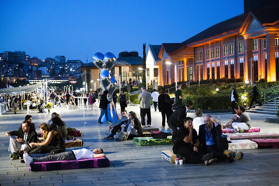 ArtInternational İstanbul açıldı. 