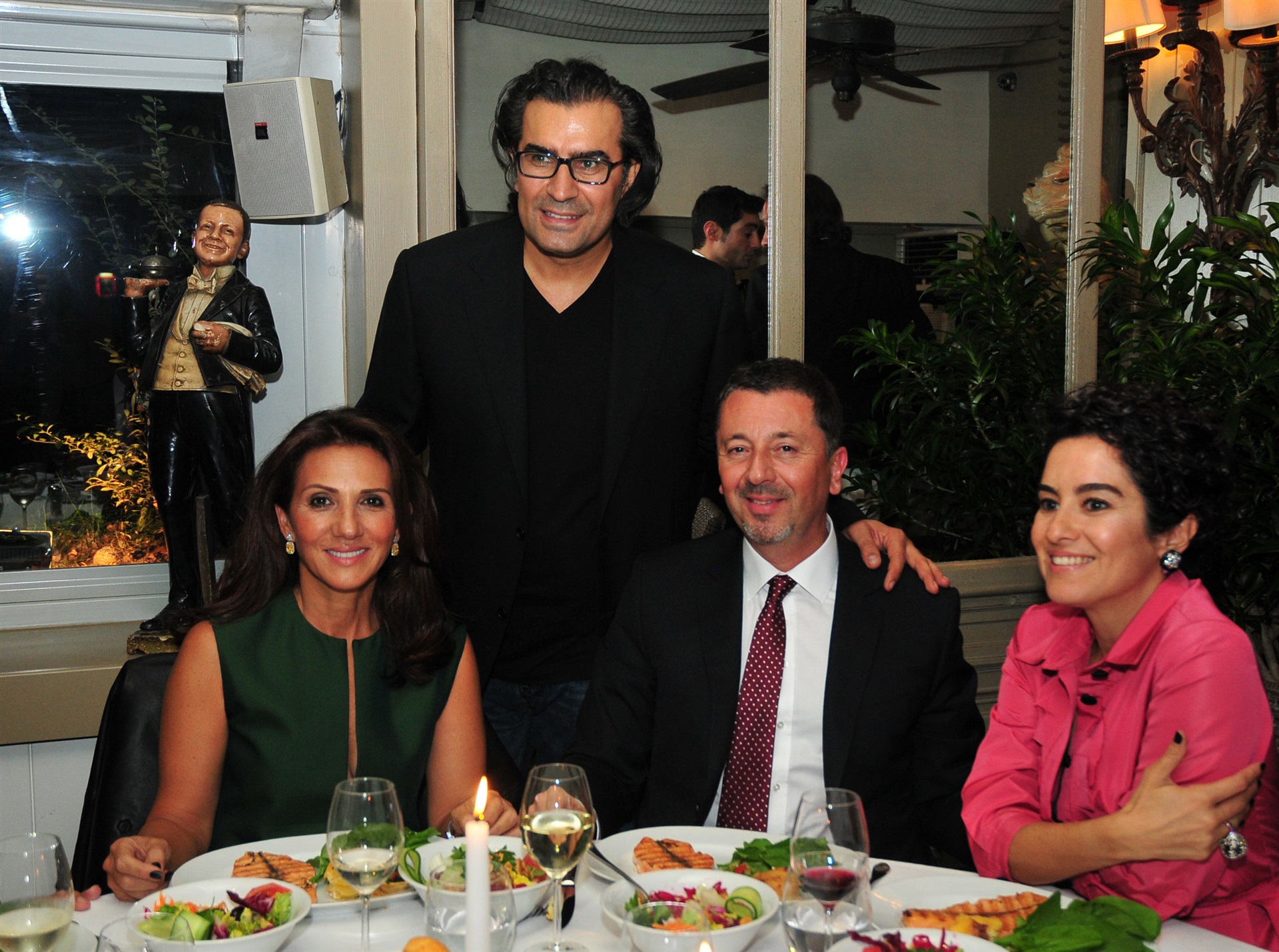 Marlborough Gallery Ahmet Güneştekin: Son Dönem Resimler New York Sergisi Öncesi bir kutlama yemeği düzenledi