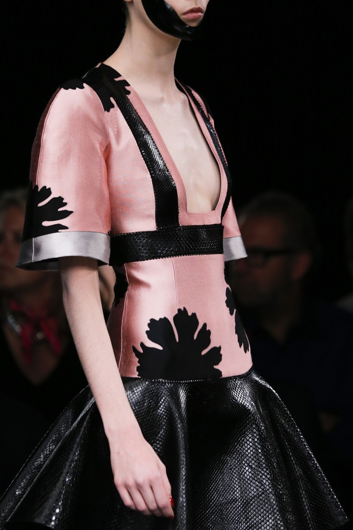 Alexander McQueen 2015 İlkbahar/Yaz Detay