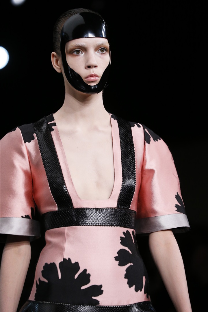 Alexander McQueen 2015 İlkbahar/Yaz Detay