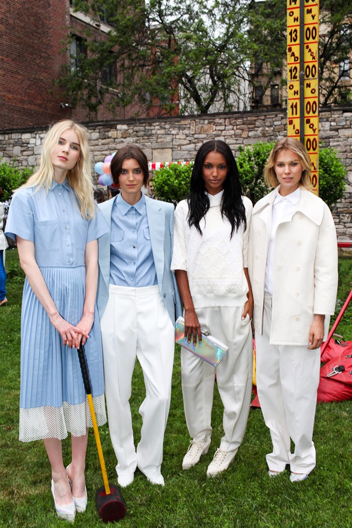 Stella McCartney, 2013 Resort Koleksiyonu?nu New York'ta bir bahçe partisiyle tanıttı.