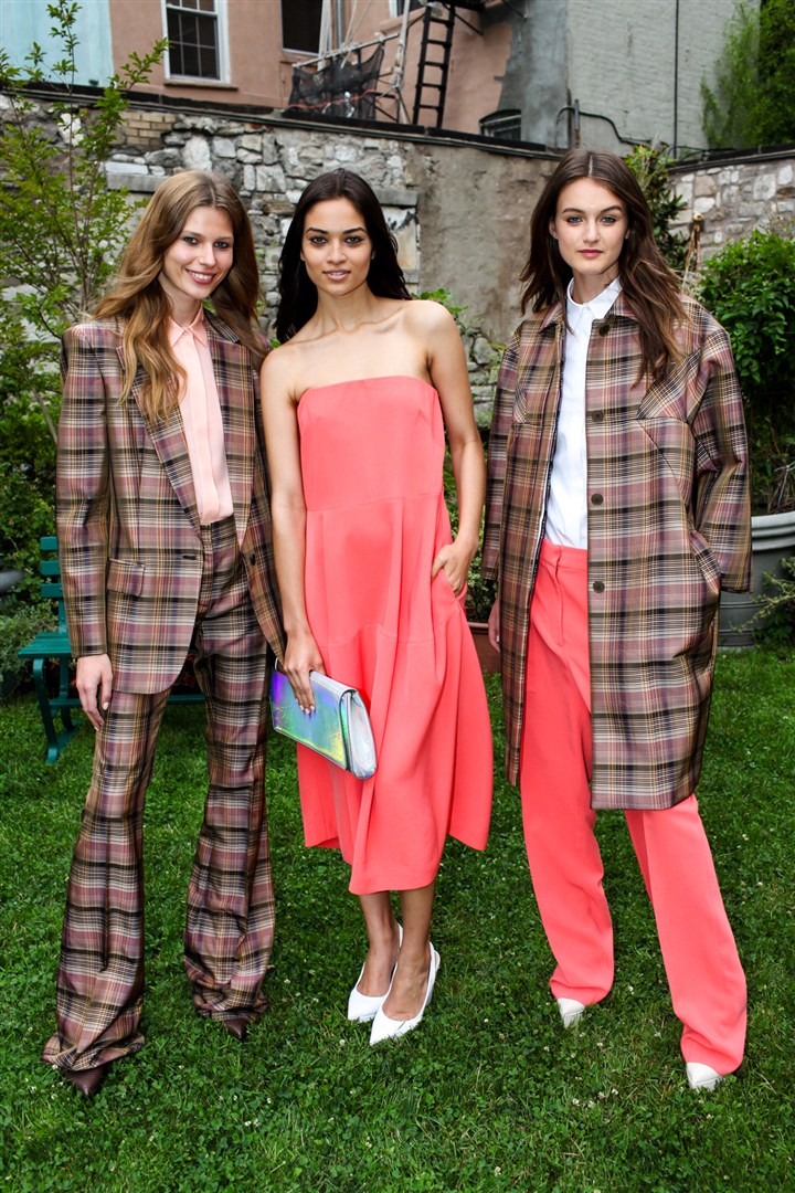 Stella McCartney, 2013 Resort Koleksiyonu?nu New York'ta bir bahçe partisiyle tanıttı.