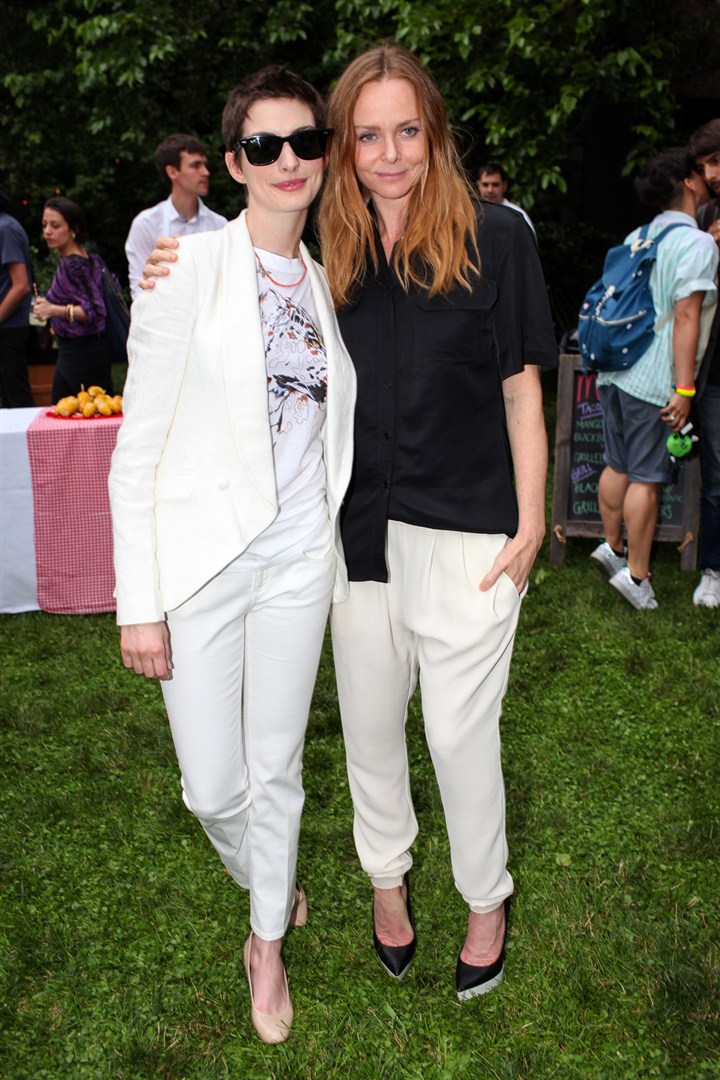 Stella McCartney, 2013 Resort Koleksiyonu?nu New York'ta bir bahçe partisiyle tanıttı.