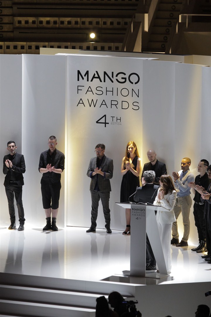 Mango Fashion Awards'u Taylandlı tasarımcı Wisharawish Akarasantisook kazandı.