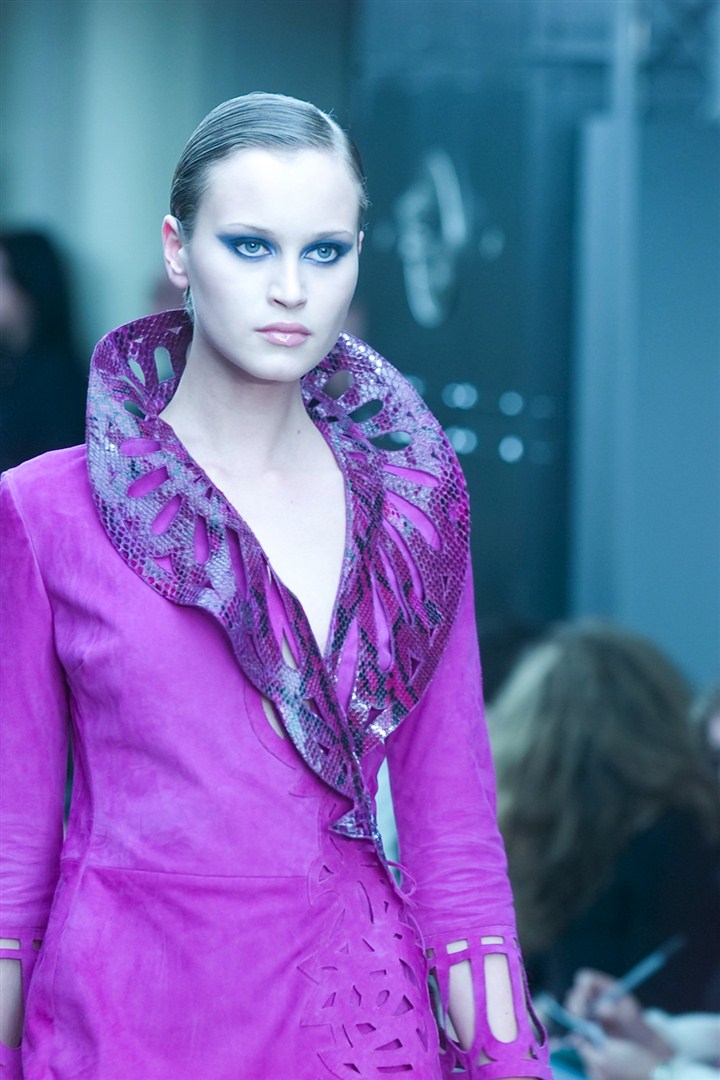 Versace, yedi yıl aradan sonra Ocak 2012'de couture takvimine adını yazdırdı.