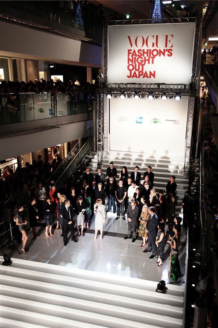 Tasarımcılar ve Vogue ailesi Fashion's Night Out Japonya için bir aradaydı.