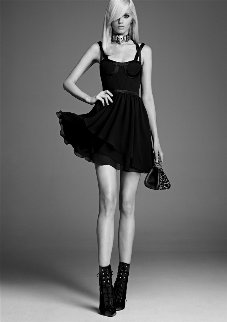 Versace for H&M defilesi New York'ta gerçekleşti. Koleksiyonu görmek için tıklayın.