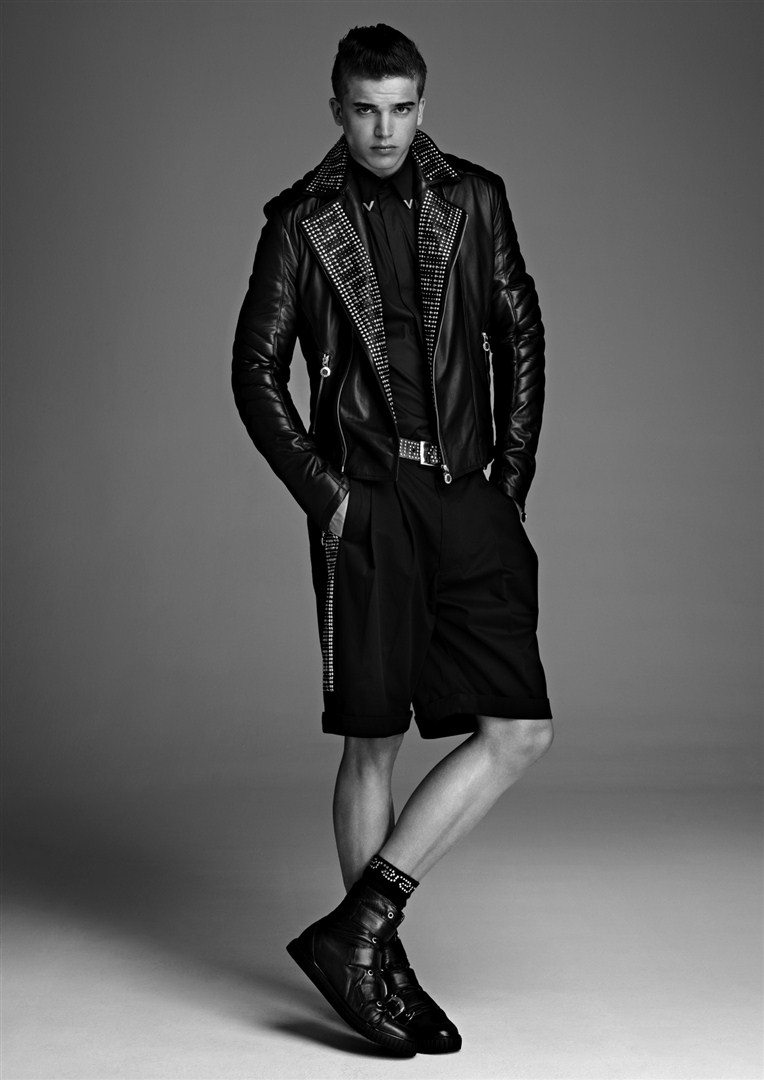 Versace for H&M defilesi New York'ta gerçekleşti. Koleksiyonu görmek için tıklayın.