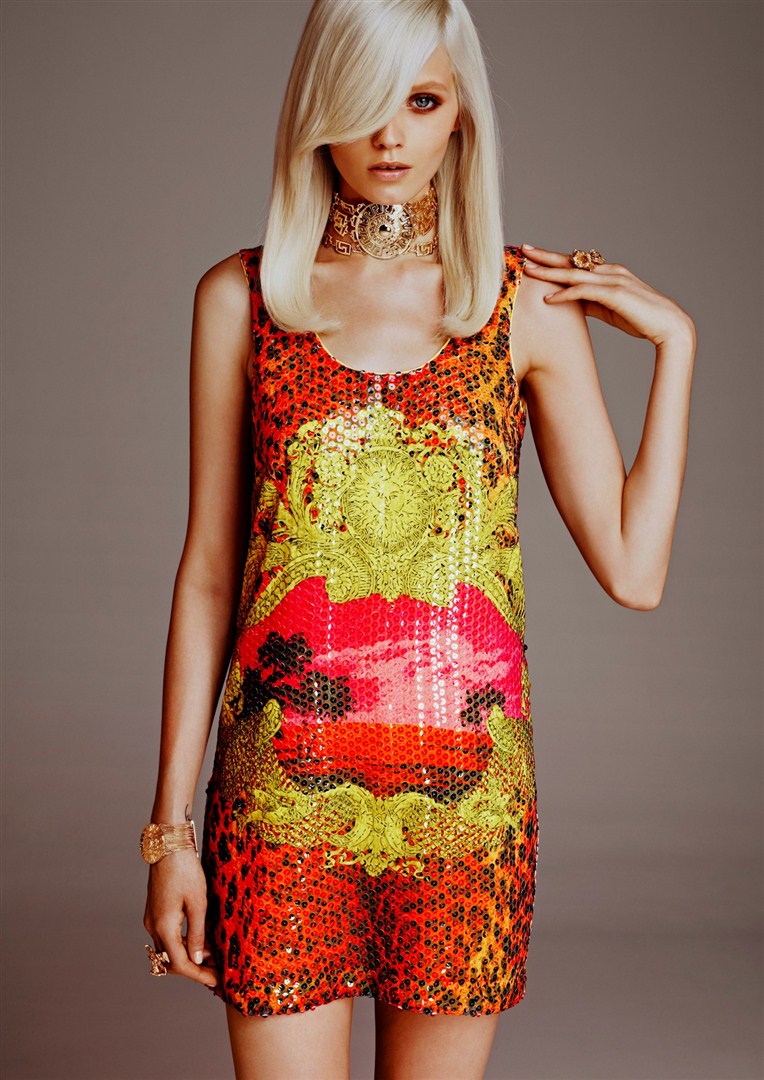 Versace for H&M defilesi New York'ta gerçekleşti. Koleksiyonu görmek için tıklayın.