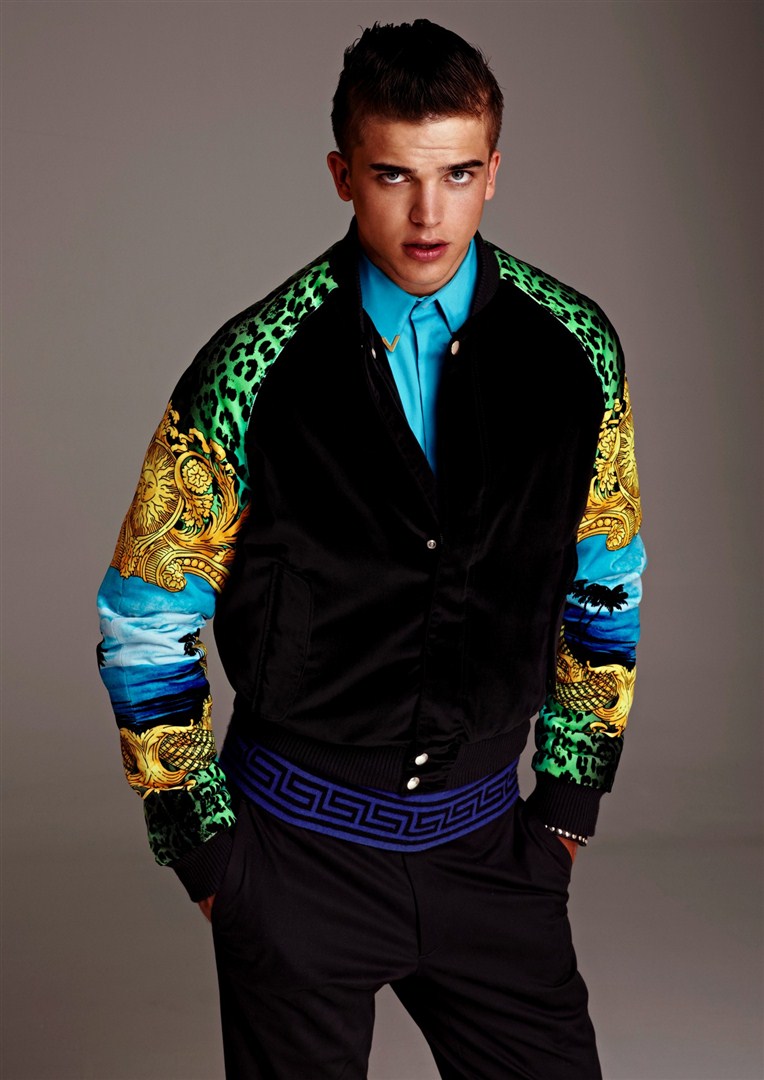 Versace for H&M defilesi New York'ta gerçekleşti. Koleksiyonu görmek için tıklayın.