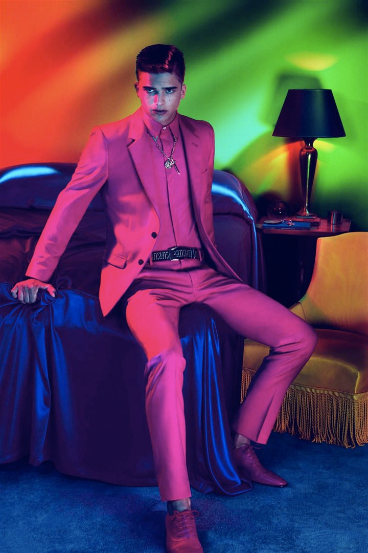 Versace for H&M defilesi New York'ta gerçekleşti. Koleksiyonu görmek için tıklayın.
