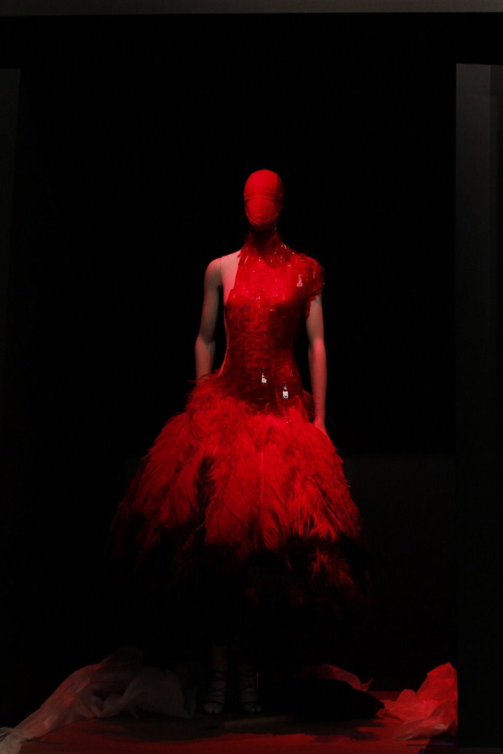 New York Metropolitan Müzesi'ndeki Alexander McQueen sergisi için son gün 7 Ağustos.