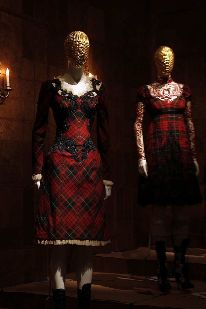 New York Metropolitan Müzesi'ndeki Alexander McQueen sergisi için son gün 7 Ağustos.