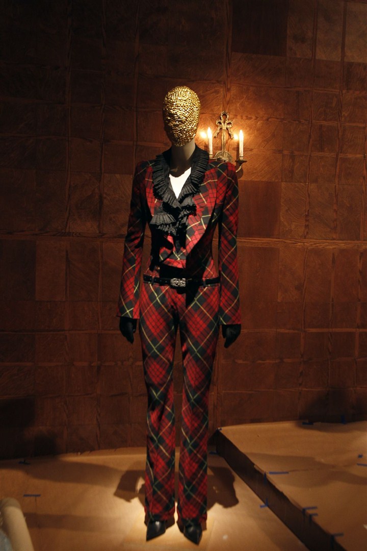 New York Metropolitan Müzesi'ndeki Alexander McQueen sergisi için son gün 7 Ağustos.