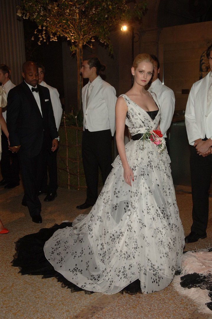 Met Costume Institute Gala'dan son yıllarda görüntülenmiş en ışıltılı görünümler.