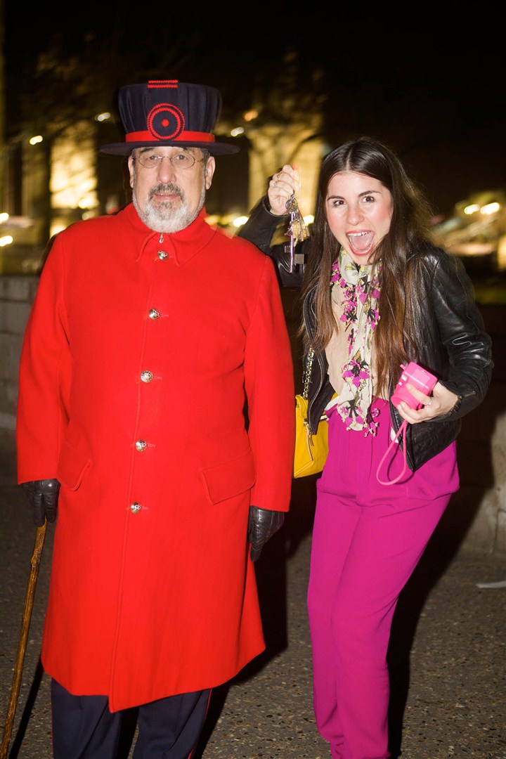 Zeynep buralı değil. Londra'da yaşamamış. Ancak işin en güzel yanı, Londra'ya bir yabancının gözünden bakmamı sağlaması.