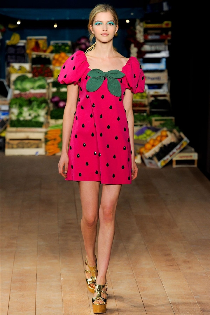 Moschino Cheap & Chic 2012 İlkbahar/Yaz