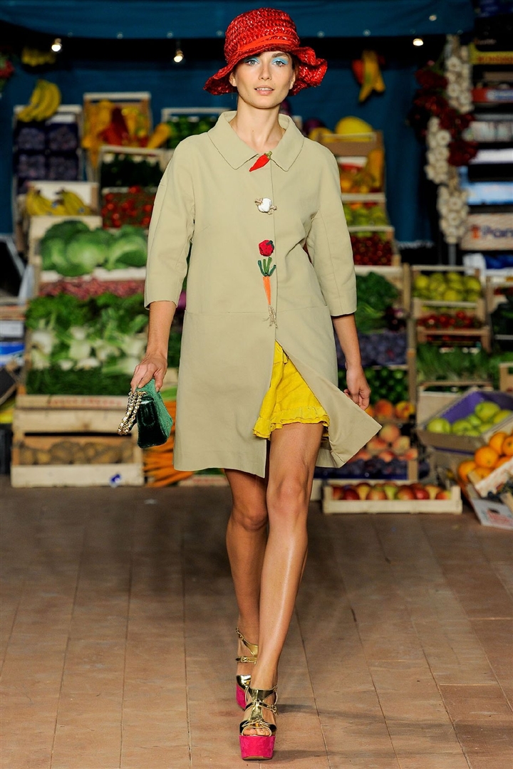 Moschino Cheap & Chic 2012 İlkbahar/Yaz