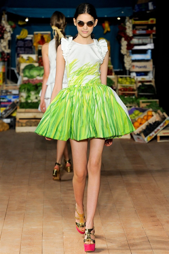 Moschino Cheap & Chic 2012 İlkbahar/Yaz