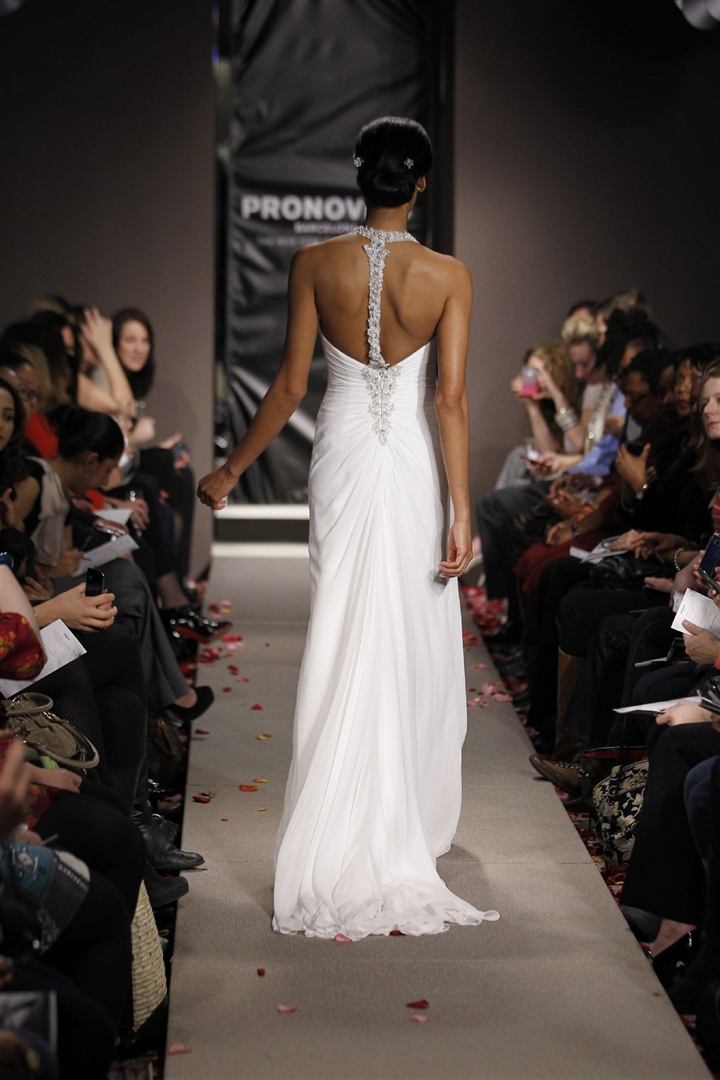 Pronovias 2012 İlkbahar/Yaz Gelinlik