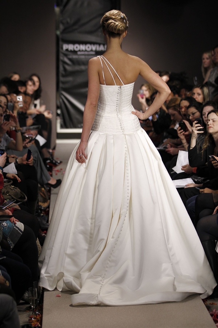 Pronovias 2012 İlkbahar/Yaz Gelinlik