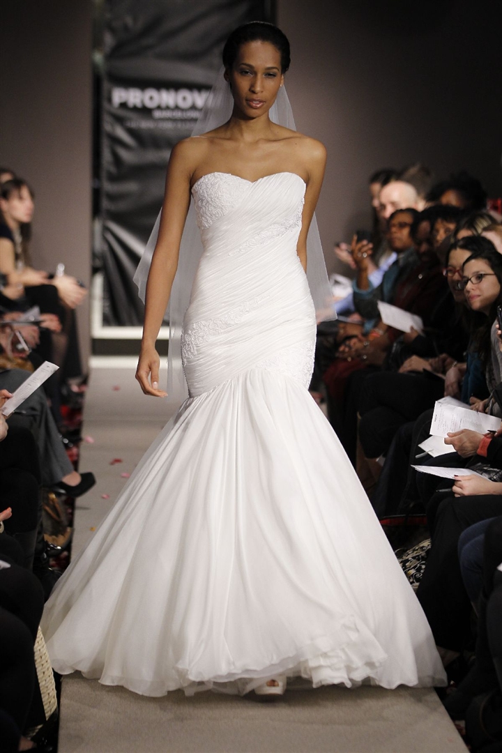 Pronovias 2012 İlkbahar/Yaz Gelinlik