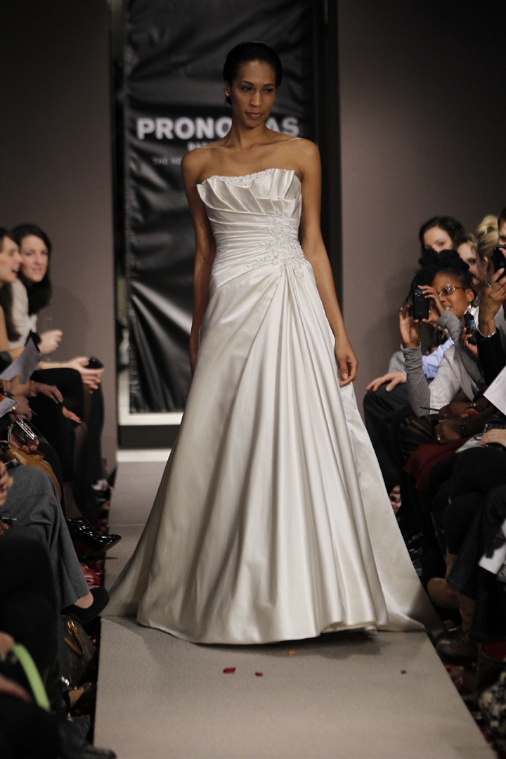 Pronovias 2012 İlkbahar/Yaz Gelinlik