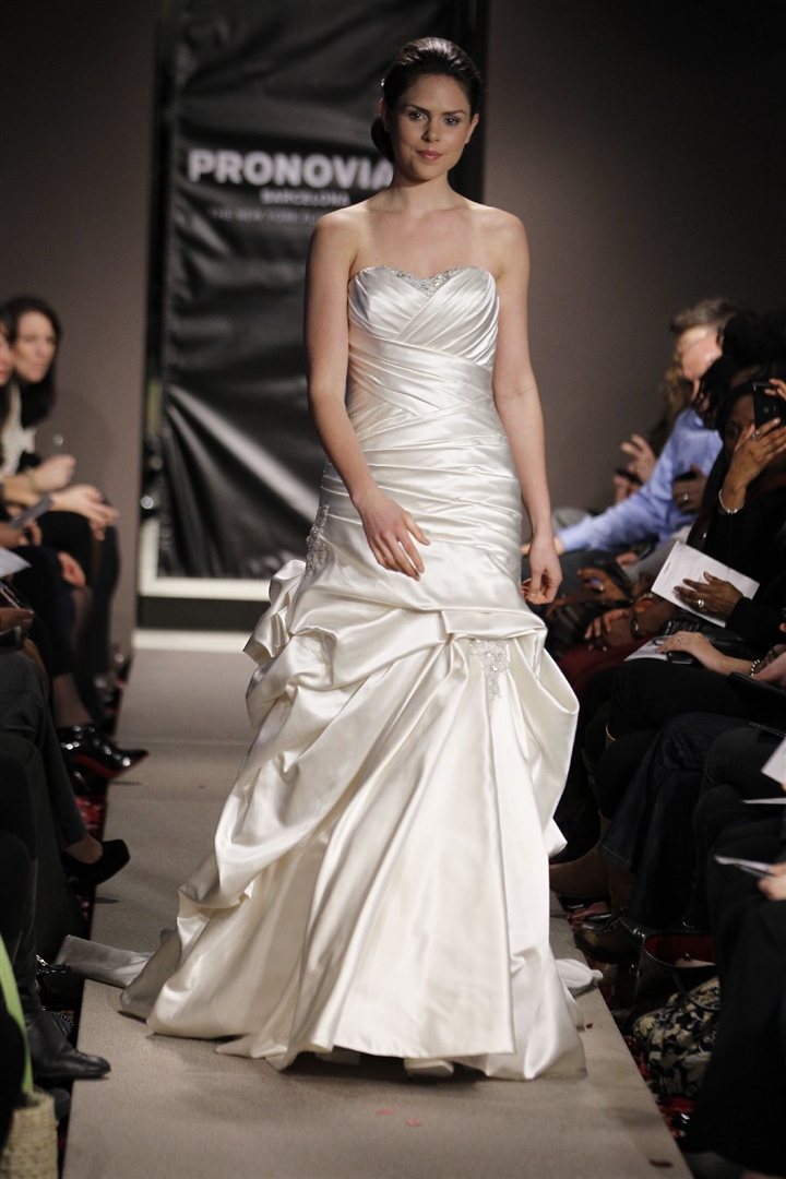 Pronovias 2012 İlkbahar/Yaz Gelinlik